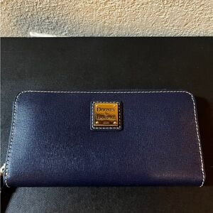 DOONEY & Bourke Zip Around Walket 8X4